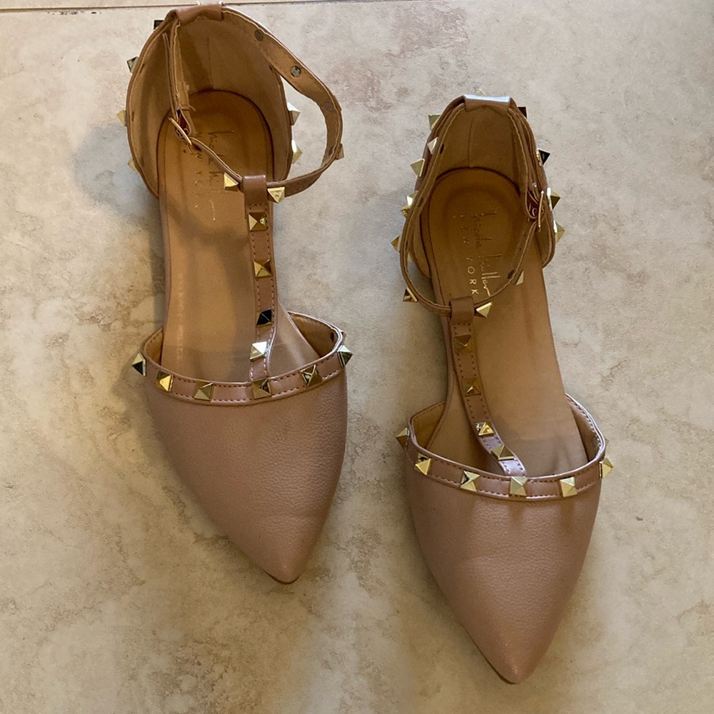 Nicole by Nicole Miller Tan Gold Flats